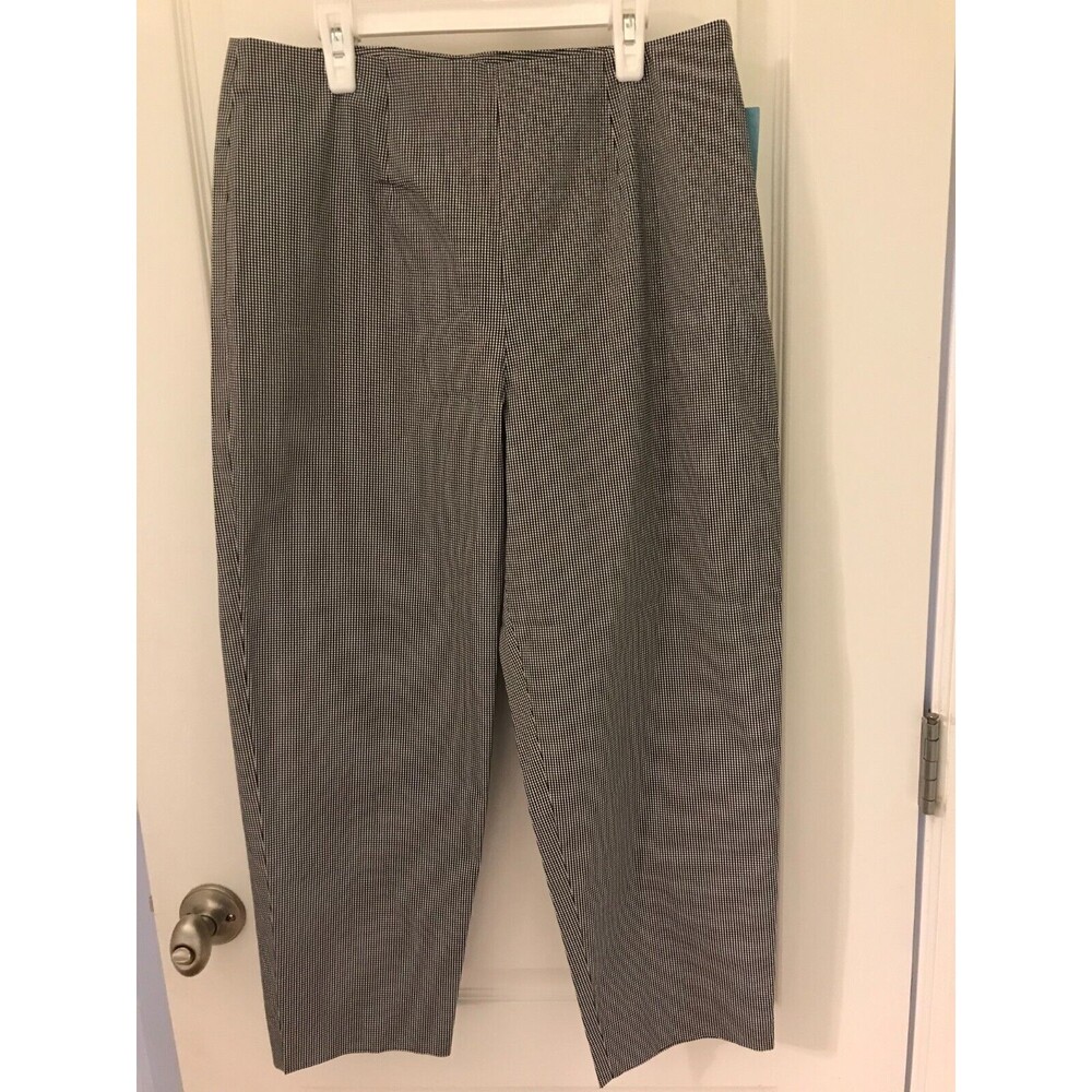 Women's size 10 Capri pants Josephine Chaus Black and white check